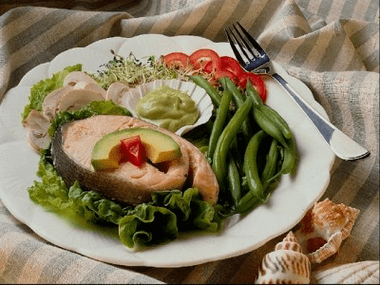 peștele cu legume este inclus în dieta pentru pierderea în greutate