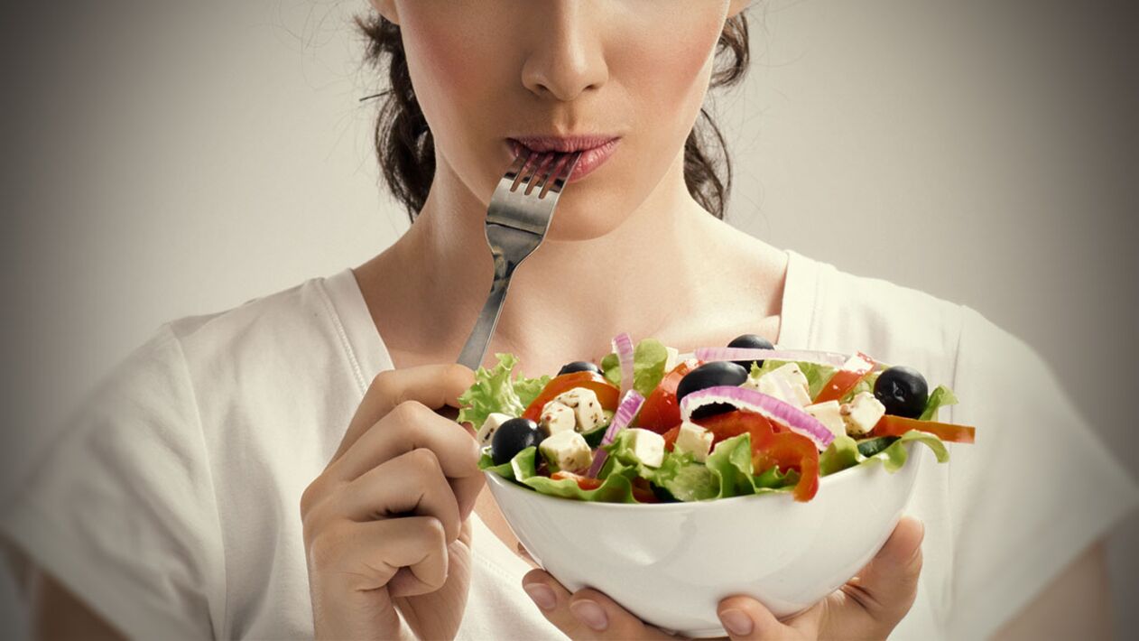 Salată de legume în dieta unei fete care slăbește