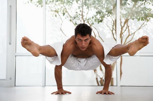 Pe lângă pierderea în greutate, power yoga creează o definiție frumoasă a mușchilor