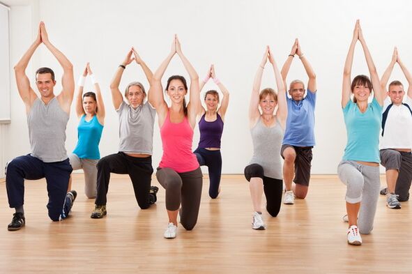Yoga clasică pentru începători este cel mai bine stăpânită în cursurile de grup